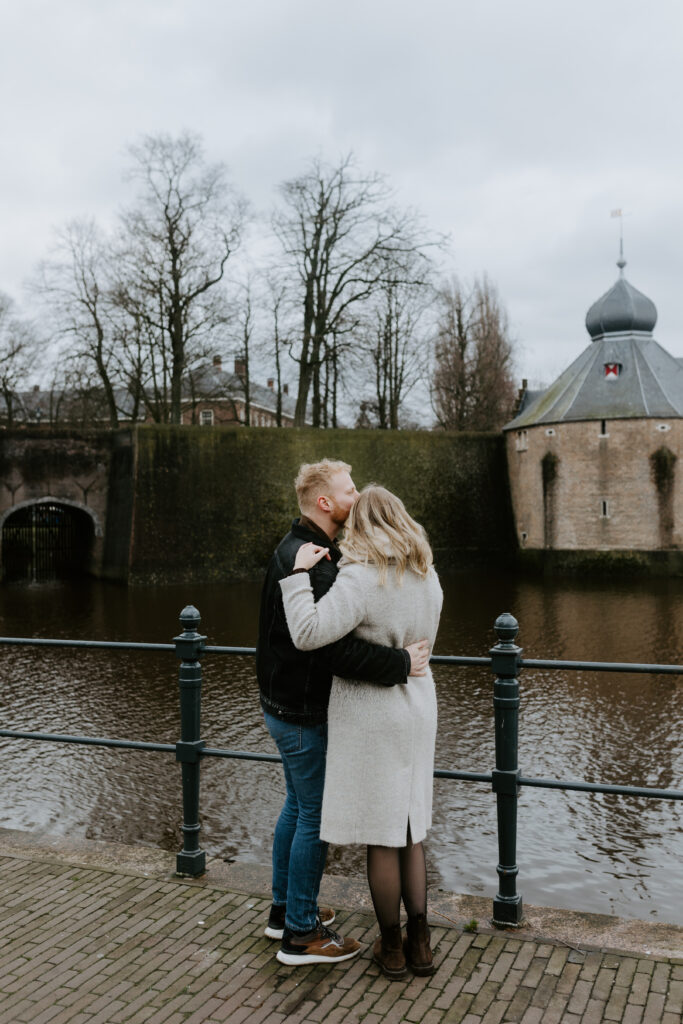 Coupleshoot in Breda bij de waterpoort Spanjaardsgat.