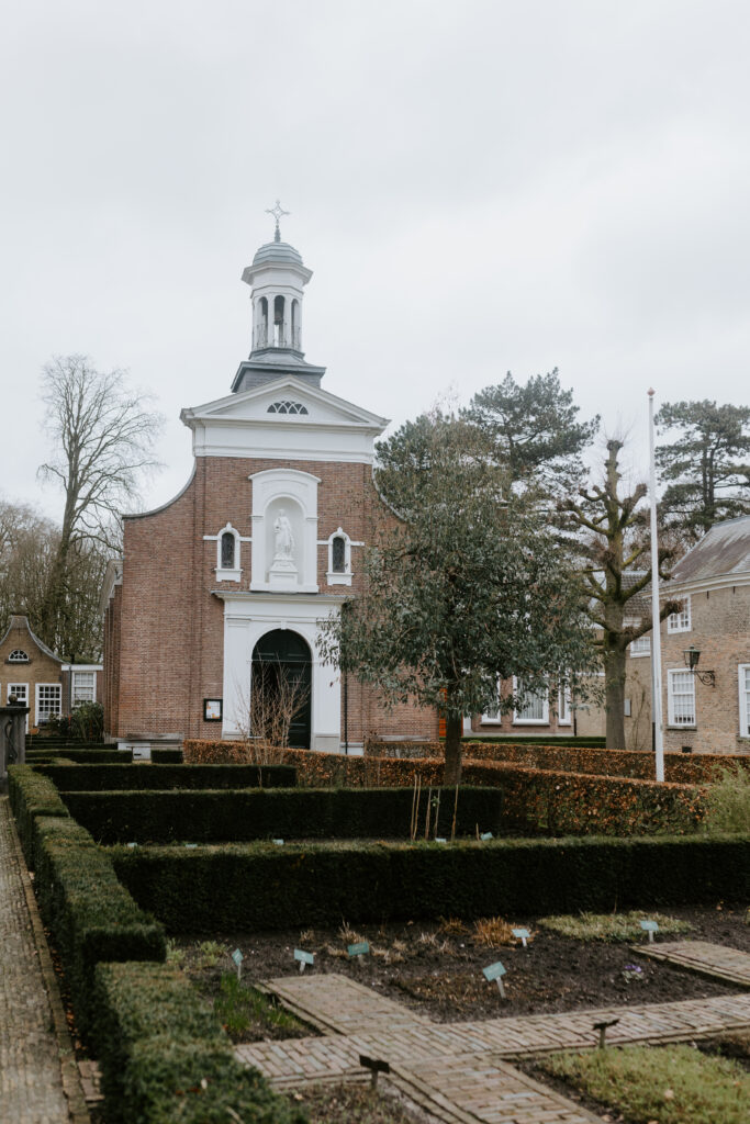 Het kerkje in het Begijnhof in Breda. 