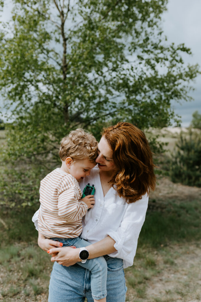 Wekeromse zand | Fotoshoot | Knuffelen met mama