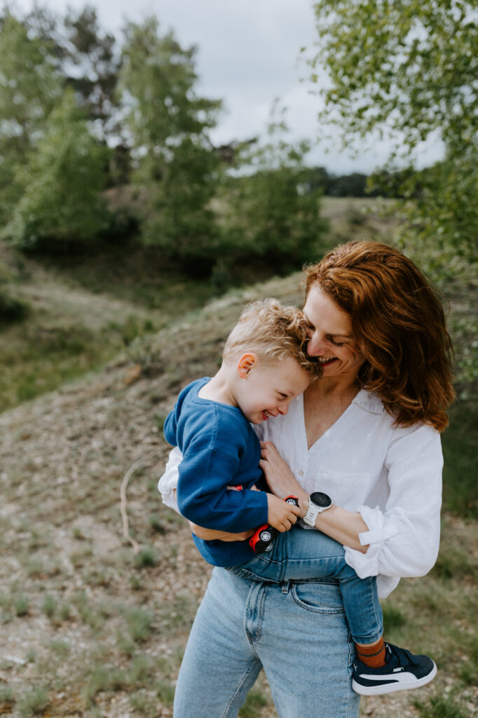 Wekeromse zand | Fotoshoot | Mama & mini's | Knuffelen met mama