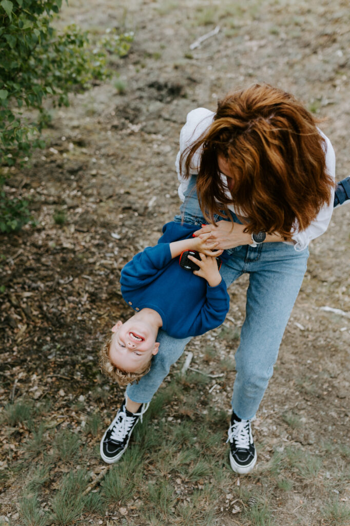 Wekeromse zand | Fotoshoot | Knuffelen met mama