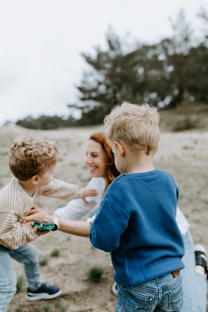 Wekeromse zand | Fotoshoot | Samen bellen blazen | mama & mini's