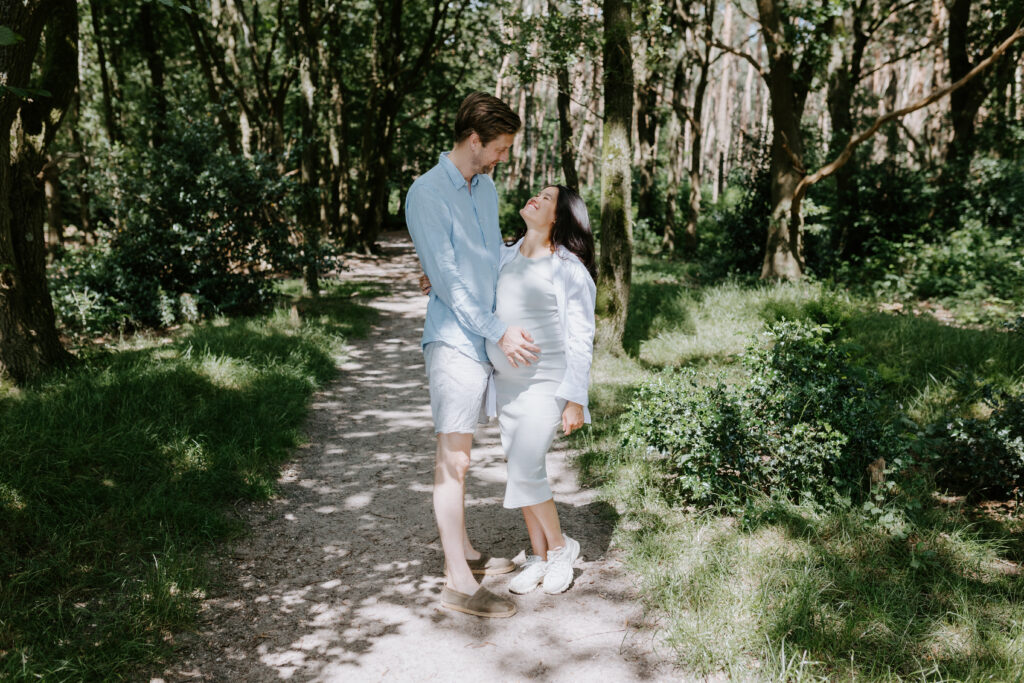 Zwangerschapsshoot | Buiten | In het bos | Hilversum | Zwanger | Liefde 