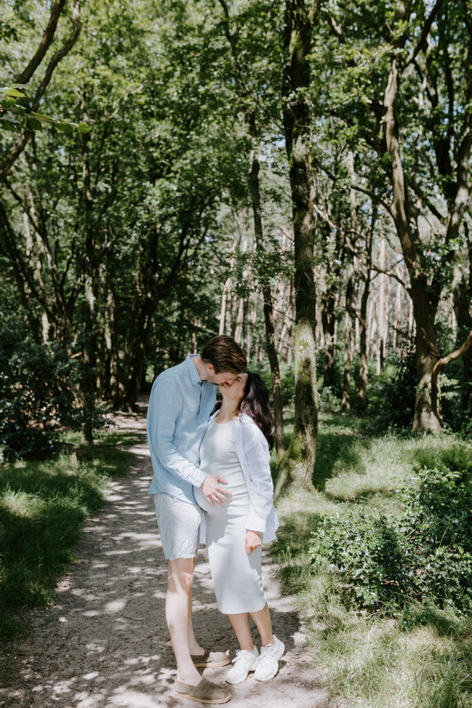 Zwangerschapsshoot | Buiten | In het bos | Hilversum | Zwanger | Liefde 